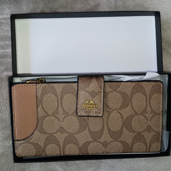 Coach Black and Tan Wallet Collection - Picture 7 of 7